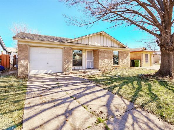 523  Parker Circle , Garland Texas 75040