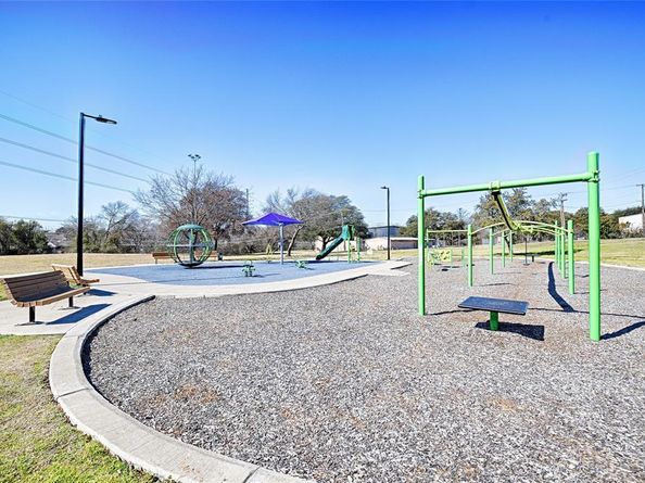 523  Parker Circle , Garland Texas 75040
