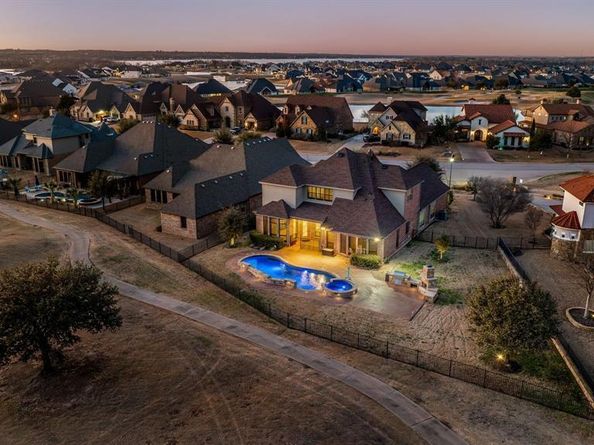 6055  The Resort Boulevard , Fort Worth Texas 76179