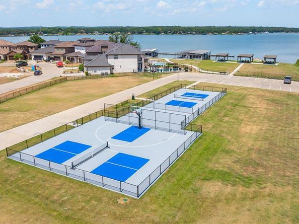 6055  The Resort Boulevard , Fort Worth Texas 76179