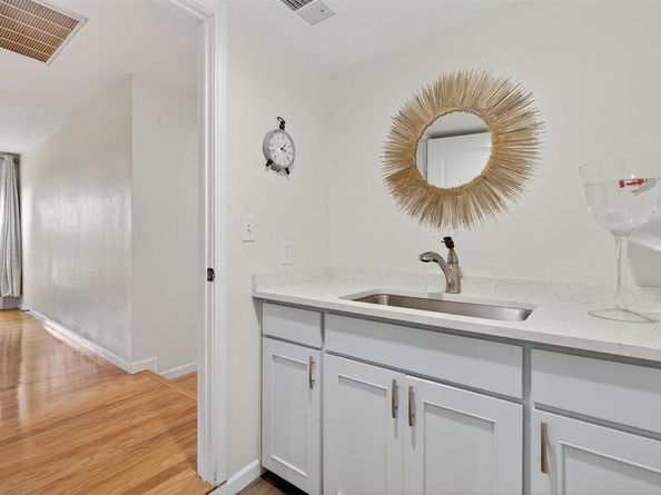 6405  Glennox Lane , Dallas Texas 75214