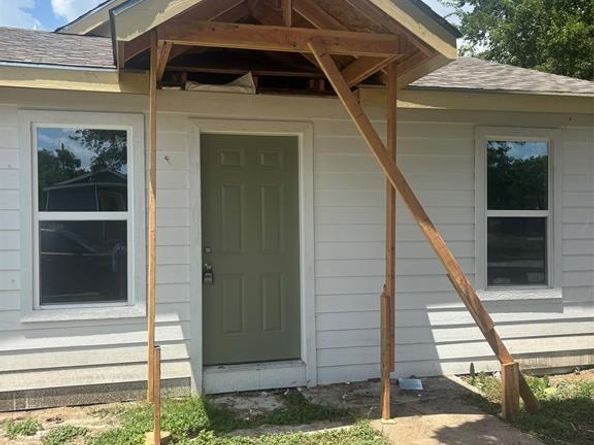8708  Ronnie  , White Settlement Texas 76108