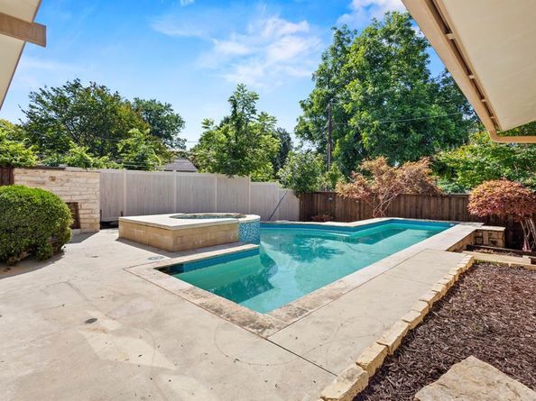10528  Swallow Lane , Dallas Texas 75218