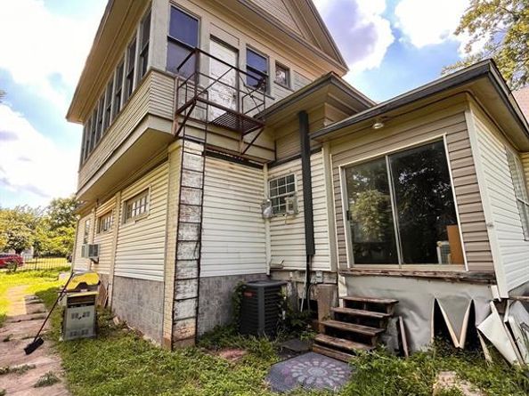 1612  Lagonda Avenue , Fort Worth Texas 76164