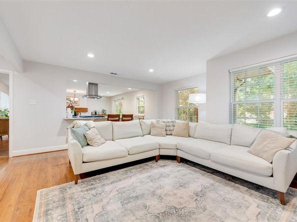 9869  Kingsman Drive , Dallas Texas 75228