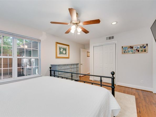 9869  Kingsman Drive , Dallas Texas 75228