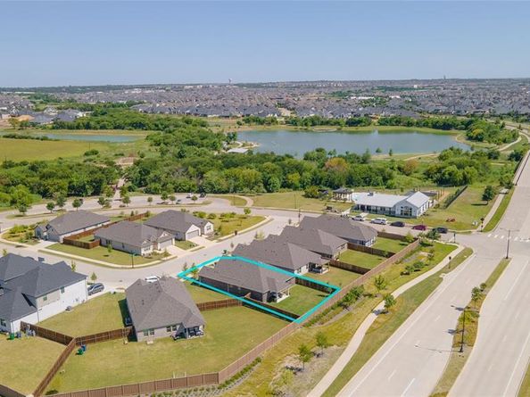 2911  Linden Street , Celina Texas 75009