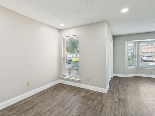 1402  Sonora Court , Arlington Texas 76012