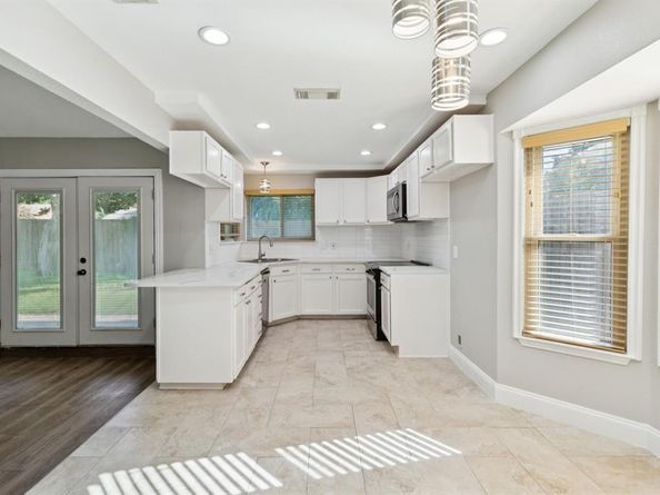 1402  Sonora Court , Arlington Texas 76012