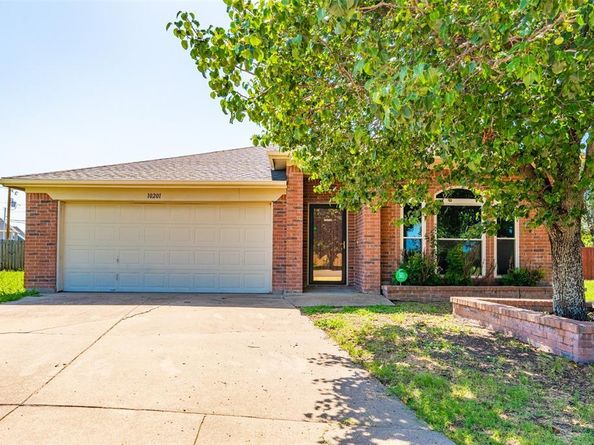 10201  Eureka Springs Court , Fort Worth Texas 76108