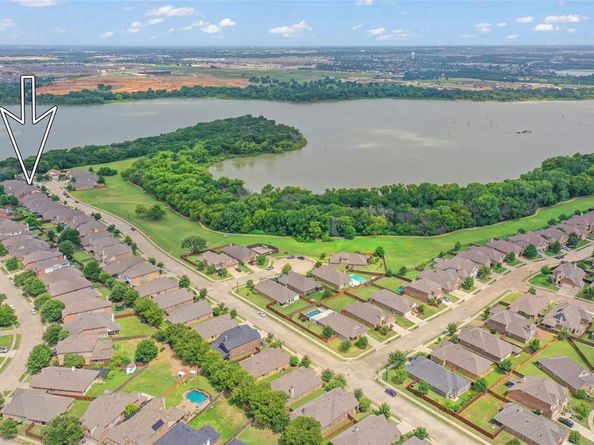 708  Water Garden Circle , Little Elm Texas 75068