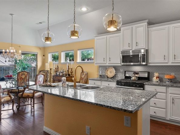 708  Water Garden Circle , Little Elm Texas 75068