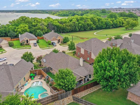 708  Water Garden Circle , Little Elm Texas 75068