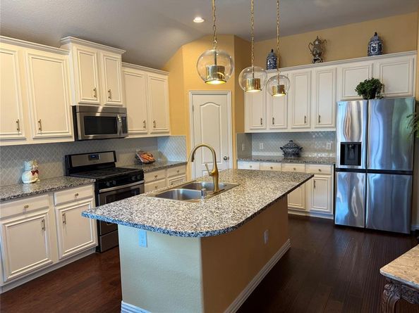 708  Water Garden Circle , Little Elm Texas 75068