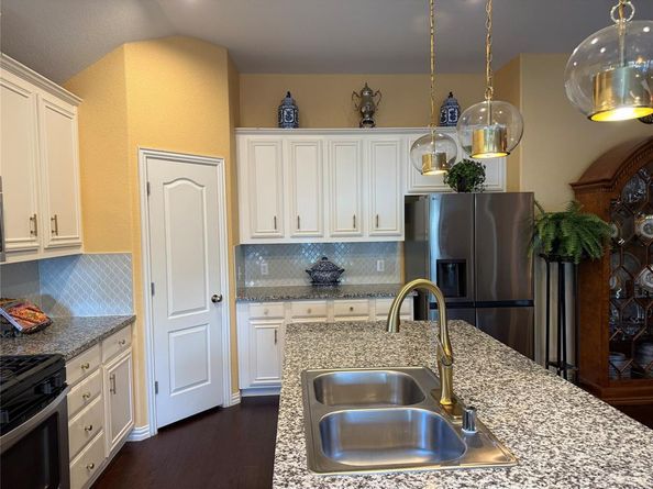 708  Water Garden Circle , Little Elm Texas 75068