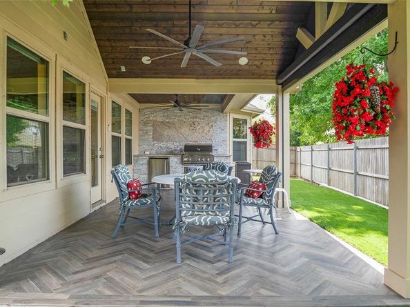 708  Water Garden Circle , Little Elm Texas 75068