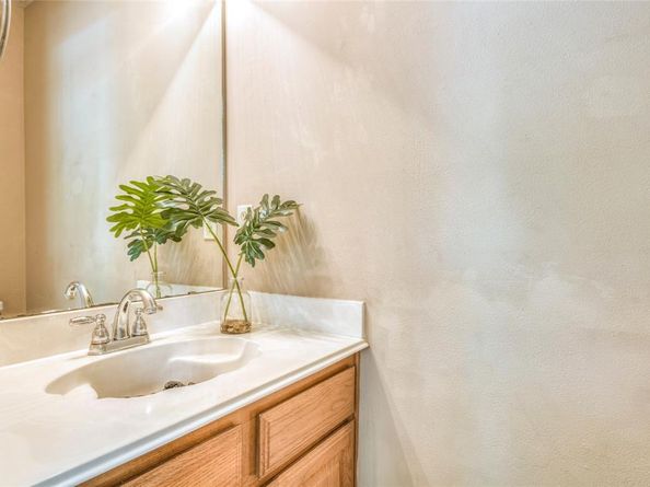 422  Santa Fe Trail  11, Irving Texas 75063