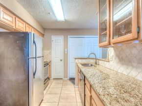 422  Santa Fe Trail  11, Irving Texas 75063
