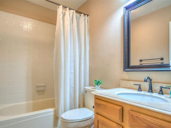 422  Santa Fe Trail  11, Irving Texas 75063