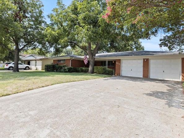 613  Cambridge Drive , Irving Texas 75061