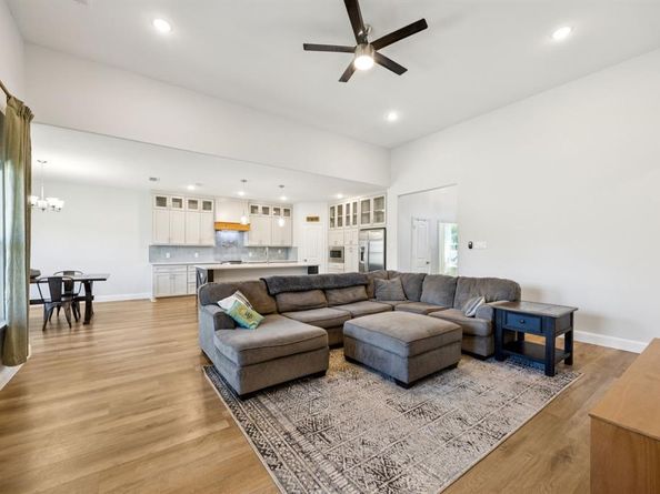 7411  Linda Lane , Dallas Texas 75241