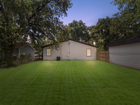 8223  Jacobie Boulevard , Dallas Texas 75217