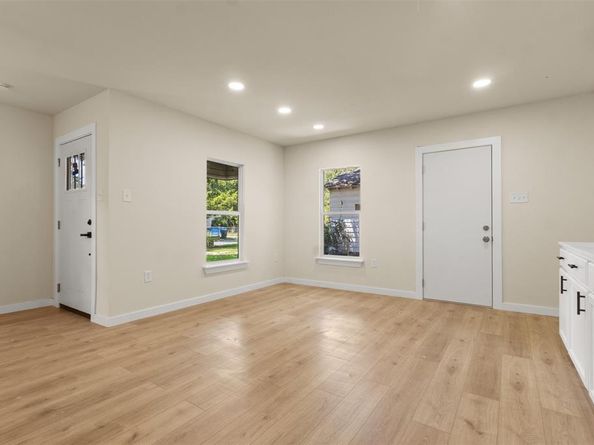 8223  Jacobie Boulevard , Dallas Texas 75217