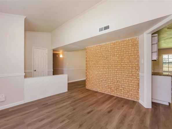 2505  Edinburgh Street , Arlington Texas 76018