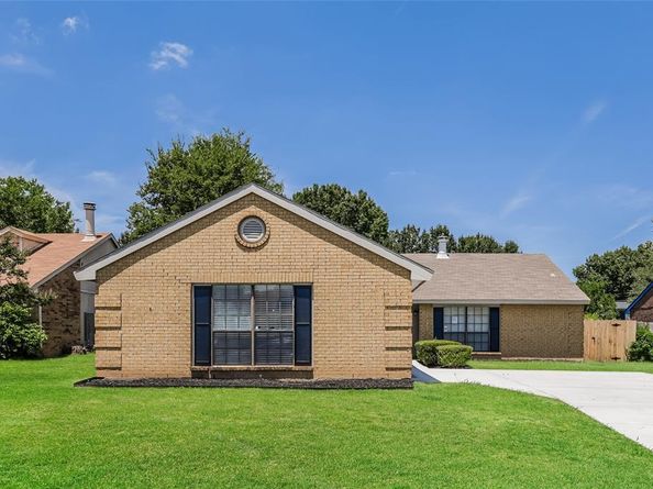 2505  Edinburgh Street , Arlington Texas 76018