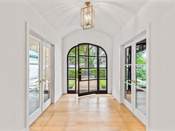 5702  Bent Trail , Dallas Texas 75248