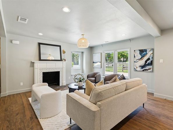 110 N Ravinia Drive , Dallas Texas 75211