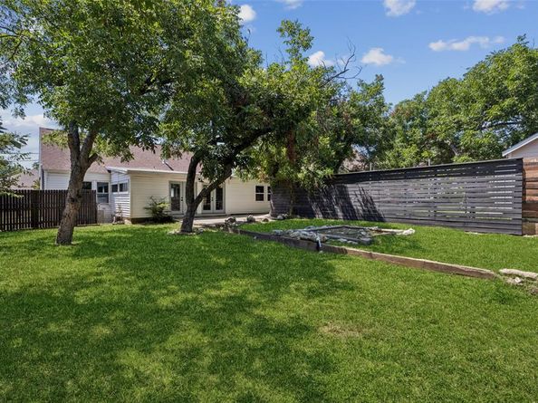 110 N Ravinia Drive , Dallas Texas 75211