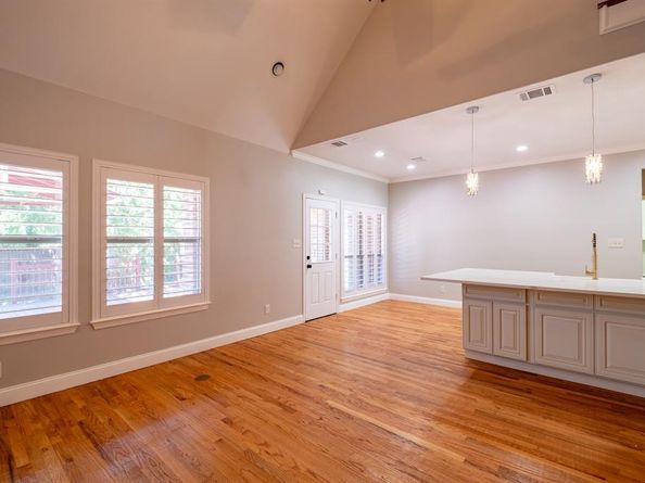 3403  Ledbetter Court , Arlington Texas 76001
