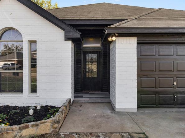 309  Dupont Circle , Fort Worth Texas 76134