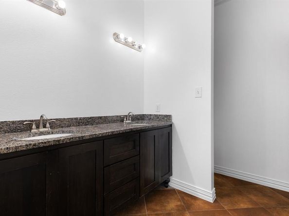 309  Dupont Circle , Fort Worth Texas 76134