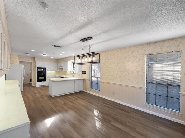 5400  Emerald Park Boulevard , Arlington Texas 76017
