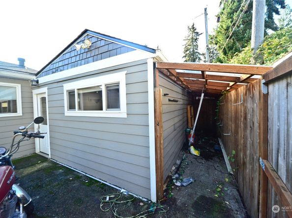10013 34th Avenue SW, Seattle WA 98146