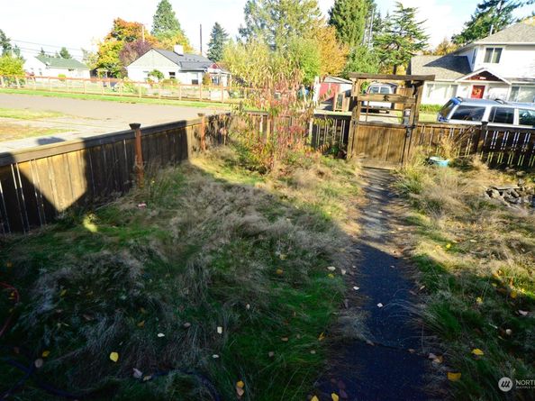 10013 34th Avenue SW, Seattle WA 98146