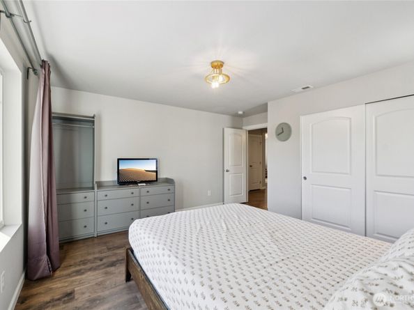 11133 5th Avenue SW, Seattle WA 98146