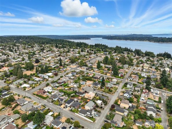 1614 Scott Place, Bremerton WA 98310