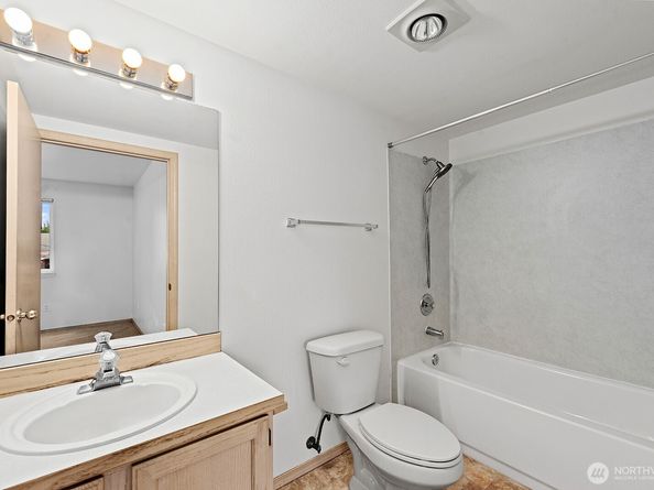 11532 15th Avenue NE 203, Seattle WA 98125