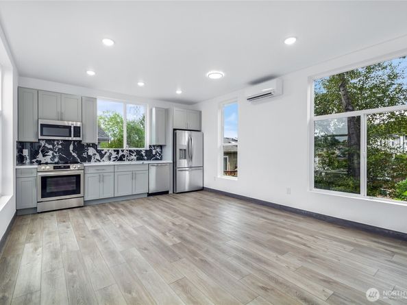 8612 42nd Avenue S B, Seattle WA 98118