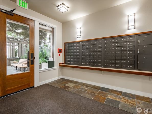109 2nd Street S 423, Kirkland WA 98033