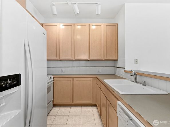 109 2nd Street S 423, Kirkland WA 98033