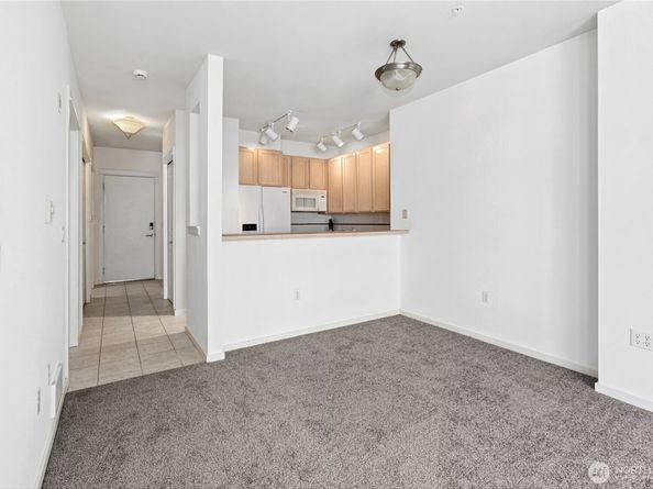 109 2nd Street S 423, Kirkland WA 98033