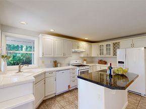 748 Vashon Place NE, Renton WA 98059