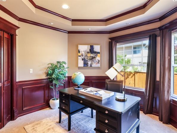 748 Vashon Place NE, Renton WA 98059