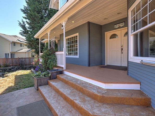 748 Vashon Place NE, Renton WA 98059