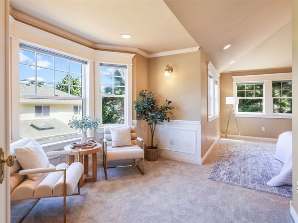 748 Vashon Place NE, Renton WA 98059
