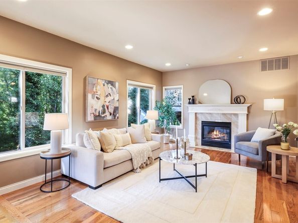 748 Vashon Place NE, Renton WA 98059